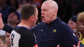 Pacers-Coach Rick Carlisle wurde in Spiel 2 bei den New York Knicks ejected.