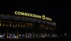 Weithin sichtbar ist der Sponsorenname des Frankfurter Stadions