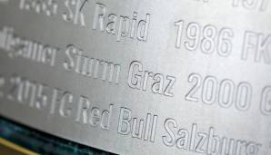 Diese stolze Trophäe erzählt auch eine Geschichte: sie beinhaltet die Namen der 83 bisherigen ÖFB Cup Sieger und symbolisiert die 64 teilnehmenden Vereine aus den neun heimischen Bundesländern.
