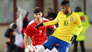 Dragovic im Duell mit Neymar
