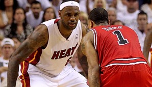 Das Duell der MVPs: LeBron James (l.) und Derrick Rose treffen zum Auftakt aufeinander