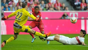 Douglas Costa (M.) bereitete ein Tor vor und traf zum 2:0 gegen Stuttgart