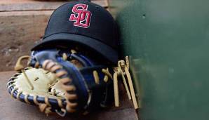 Spieler aller MLB-Teams trugen am ersten Wochenende des Spring Trainings Caps der Marjory Stoneman Douglas High School.