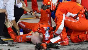 Kimi Räikkönen hat beim Großen Preis von Bahrain einen seiner Mechaniker umgefahren.