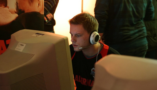 Bastian "b4d" Gaffron spielt Counter-Strike bei Team Alternate