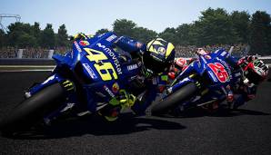 Auch bei MotoGP 19 lässt sich mit Valentino Rossi um die Weltmeisterschaft fahren.