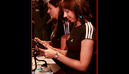 Das Finale der World Cyber Games 2008 in Köln: eSport und heiße Girls auf der Messe in Köln
