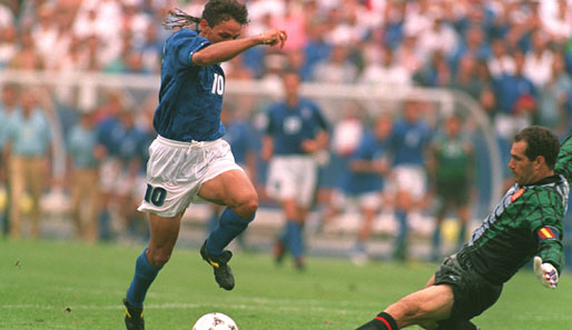 Roberto Baggio: "Il divin codino", das göttliche Zöpfchen. Spätestens sei Sololauf beim 2:0 gegen die CSSR bei der WM 1990 machte Baggio weltberühmt