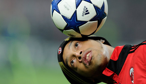 Ronaldinho: Vor fünf Jahren der Beste der Welt. Seine Tricks verzauberten das Camp Nou, er war der Lehrmeister für Leo Messi