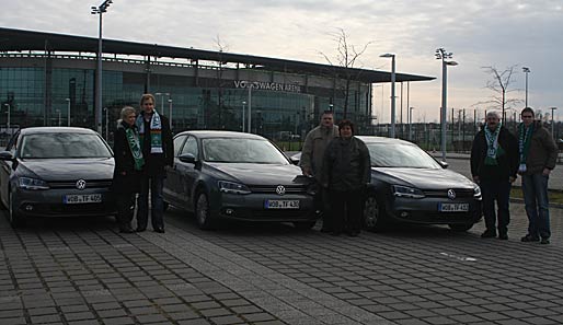 Die Gewinner kurz nach der Ankunft am Stadion und vor ihren VW Jettas