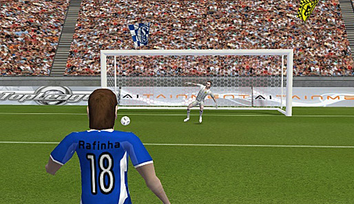 In der Vorab-Simulation schießt Rafinha Schalke mit einem Elfmeter in Führung