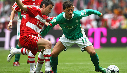 Im Hinspiel besiegte Bremen mit Mesut Özil (rechts) die Bayern mit 5:2