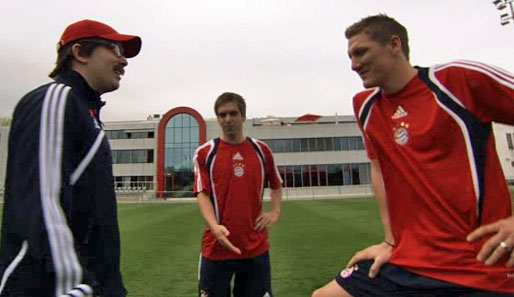 Frerk Ohm beim Training mit Bastian Schweinsteiger (r.) und Philipp Lahm