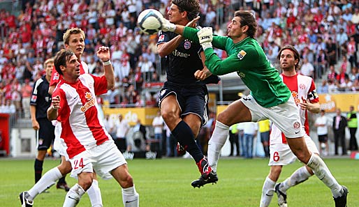 Mainz ist bereits die neunte Station in der Profi-Karriere von Torhüter Heinz Müller (r.)