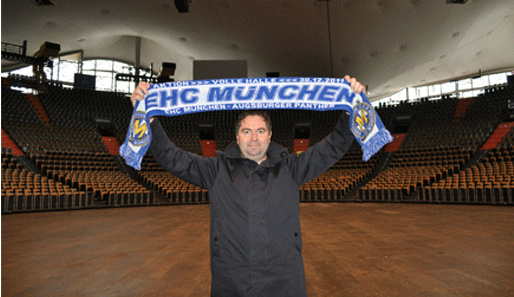 Christian Winkler, sportlicher Leiter des EHC München, freut sich auf die besondere Atmosphäre in der „Vollen Halle“