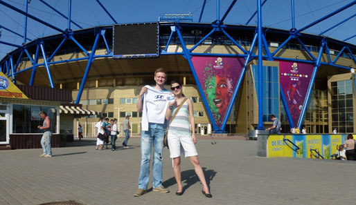 Kharkov: In Kharkov angekommen, besichtigten Lars und Lisa das Metalist-Stadion, in dem die deutsche Nationalmannschaft das Spiel gegen die Niederlande bestreiten wird