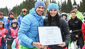 Österreichs Skistar Anna Fenninger zusammen mit den Laureus-Kids