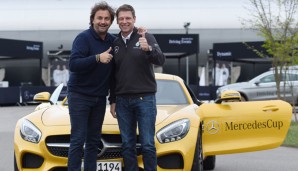 F1-Safety-Car-Fahrer Bernd Mayländer (r.) und Henri Leconte testeten das Siegerfahrzeug