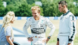 Setzt sich Martin Kaymer (r.) gegen Nico Rosberg durch?