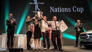 Das Team North Asia freut sich über den Sieg beim MercedesTrophy World Final 2015