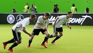 Lukas Podolski, Thomas Müller und Jonas Hector beim Dreh des neuen Spots