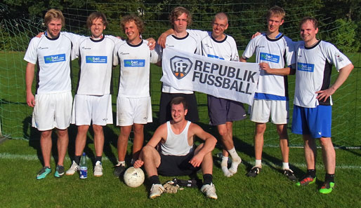 Konnten trotz Viertelfinal-Aus lachen: Die Republik-Fussball-"Allstars"