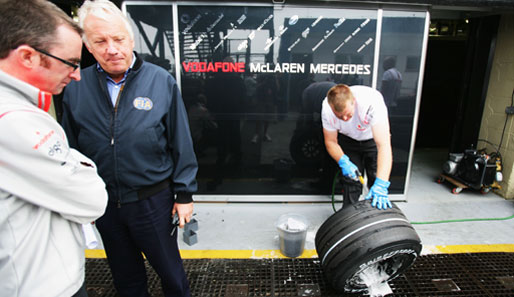 Nicht der McLaren-Aufpasser: Charlie Whiting (M.)