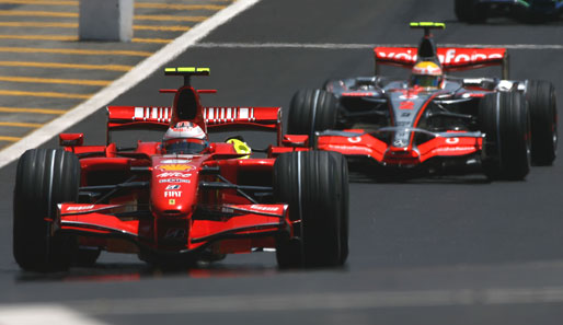 Jagdszenen 1: Kimi Räikkönen vor Lewis Hamilton