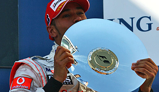 Gleich bei seinem ersten F-1-Rennen steht Lewis Hamilton auf dem Podium. Damit ist er der erfolgreichste britische Formel-1-Debütant seit 1966 ...