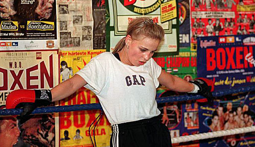 März 1999: Vorbereitung auf den WM-Kampf gegen Lourdes Gonzalez. Halmich siegt später durch K.o. in der ersten Runde