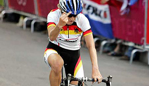 Protest gegen die deutschen Radsport-Offiziellen: Judith Arndt bei den Olympischen Spielen 2004 in Athen