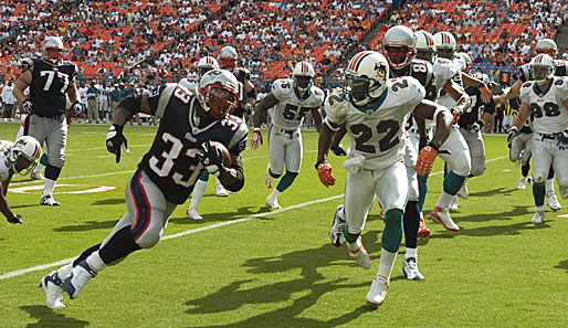 Week 7: Miami Dolphins - New England Patriots 28:49. Kevin Faulk (l.) rannte und rannte und rannte