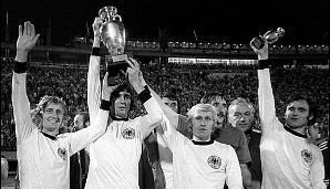 1976: Schon wieder Europameister? Nein, Nach dem Trikottausch posieren die Tschechoslowaken im deutschen Dress