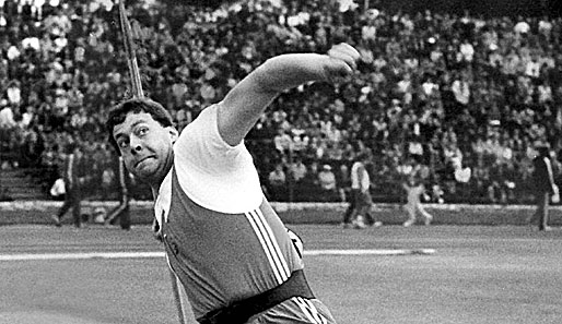 Der Rekord für die Ewigkeit: Uwe Hohn wirft 1984 in Berlin seinen Speer auf eine Weite von 104,80 Meter