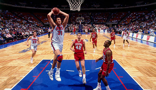 Sam Bowie wurde 1984 noch vor Michael Jordan im Draft gezogen. Seine chronische Verletzungsanfälligkeit verhinderten jedoch eine große NBA-Karriere.