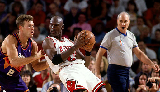 13. Juni 1993, NBA-Finals, Game III: Vorhang auf für eins der wohl geilsten NBA-Spiele überhaupt. Jordan nimmt Tuchfühlung zu Majerle auf