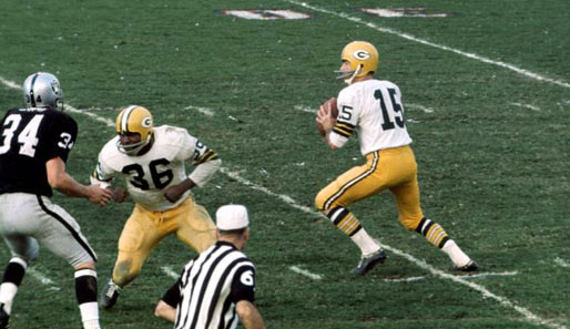 Das Team der ersten Stunde: Die Green Bay Packers um Quarterback Bart Starr (Nr. 15) gewinnen die ersten beiden Super Bowls 1967 und 1968