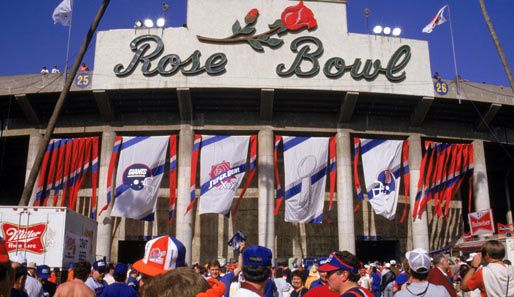 1987: Super Bowl XXI zwischen den New York Giants um Phil Simms und den Denver Broncos mit John Elway im Rose Bowl Stadium in Pasadena