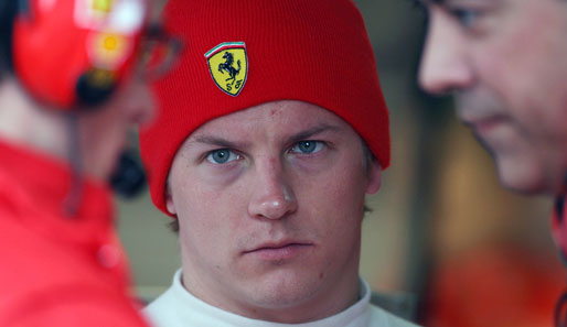 Neben Schumacher sitzt Weltmeister Kimi Räikkönen im Ferrari. Das Eintages- Comeback seines Vorgängers wird für ihn zur besonderen Herausforderung