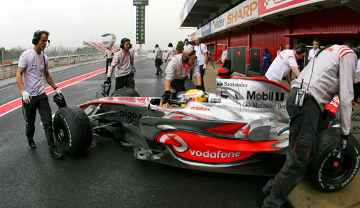 Doch auch die übrigen Teams schicken ihre Stars auf die Strecke: McLaren-Mercedes ist nicht nur mit Lewis Hamilton, sondern auch ...