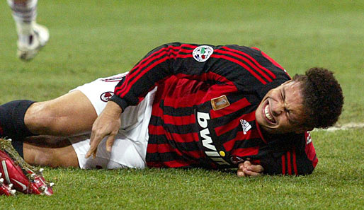 Der Moment des Schmerzes: Ronaldo verletzt am Boden, nachdem er sich beim Spiel gegen Livorno die Patellasehne abgerissen hat