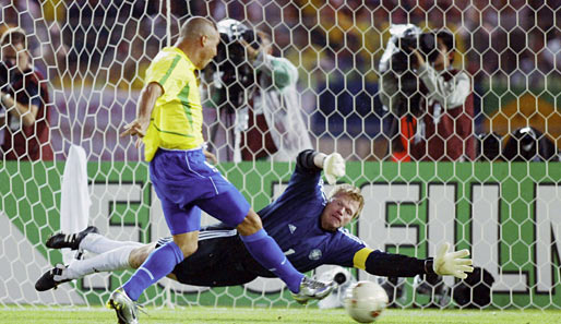 Der Moment, der das WM-Finale 2002 entschied: Oliver Kahn lässt den Ball nach vorne prallen, Ronaldo staubt ab. Sein zweiter WM-Titel war perfekt