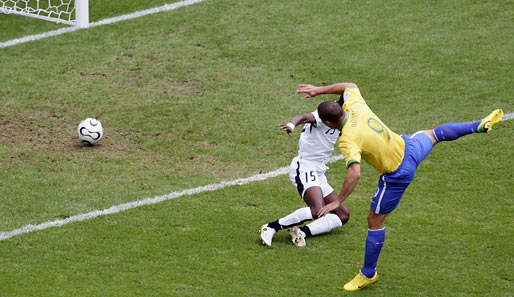 Zu seiner vierten WM-Teilnahme 2006 reichte es dennoch. Mit diesem Tor gegen Ghana überholte er Gerd Müller als WM-Rekordtorschützen (15 Tore)