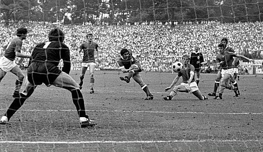 DFB-Pokalfinale 1969: Gerd Müller erzielt im Frankfurter Waldstadion den 2:1-Siegtreffer in der 35. Minute