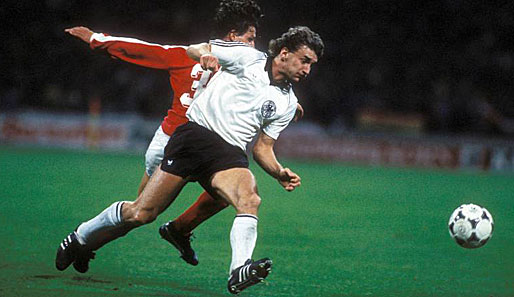 Ruuuuuuudi Völler 1983 bei der EM-Quali. Deutschland siegte standesgemäß 3:0.