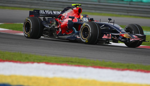 Freuen darf sich Sebastian Vettel. Im Toro Rosso sorgt er mit dem fünften Platz für eine Überraschung und ist damit außerdem bester Deutscher