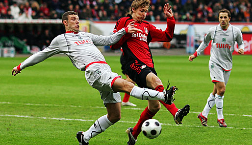 Vinicius von Hannover 96 (hier links im Bild) leidet unter anhaltenden Rückenschmerzen