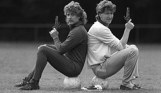 Duellanten vor dem DFB-Pokal-Endspiel 1983: Fortuna-Stürmer Dieter Schatzschneider (rechts) und FC-Keeper Toni Schumacher