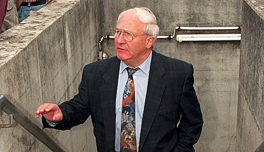 Apropos Jean Löring: Der große Mäzen leitete die Vereinsgeschicke von 1967 bis 2001 als Präsident. Am 6. März 2005 verstarb Löring an Krebs