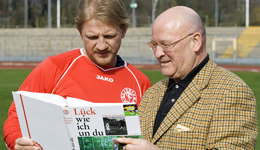 Es war einmal... ein Fußballmärchen! Regisseur Sönke Wortmann (l.) will als Pate von deinfussballclub.de Fortuna Köln zur Rückkehr in den Profi-Fußball verhelfen